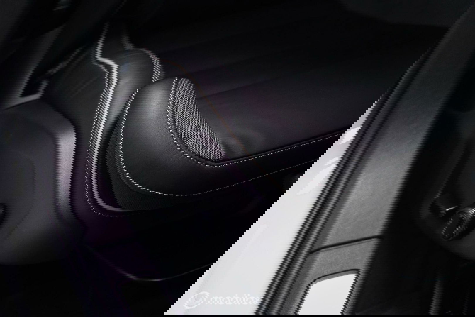 Volvo V60 2.0 T8 Recharge AWD R-Design | NL auto | DAB+ | CarPlay | Adaptive | Blis | Rijklaar |