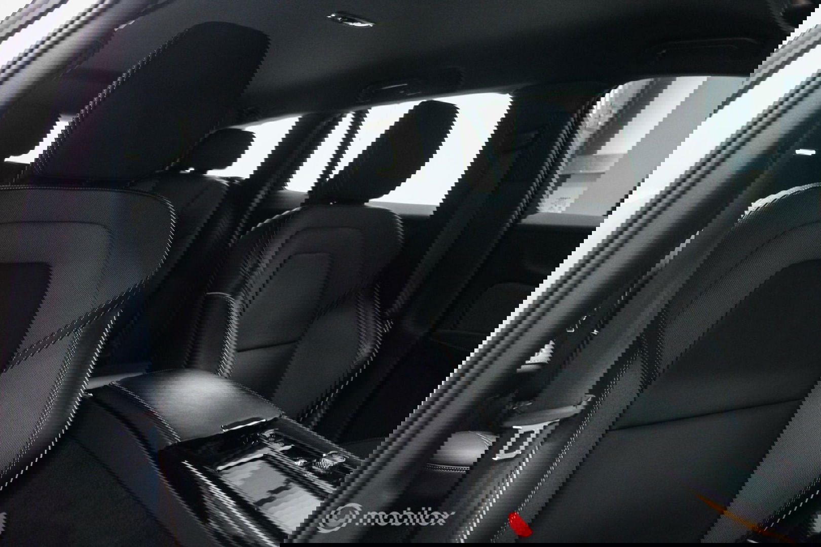 Volvo V60 2.0 T8 Recharge AWD R-Design | NL auto | DAB+ | CarPlay | Adaptive | Blis | Rijklaar |