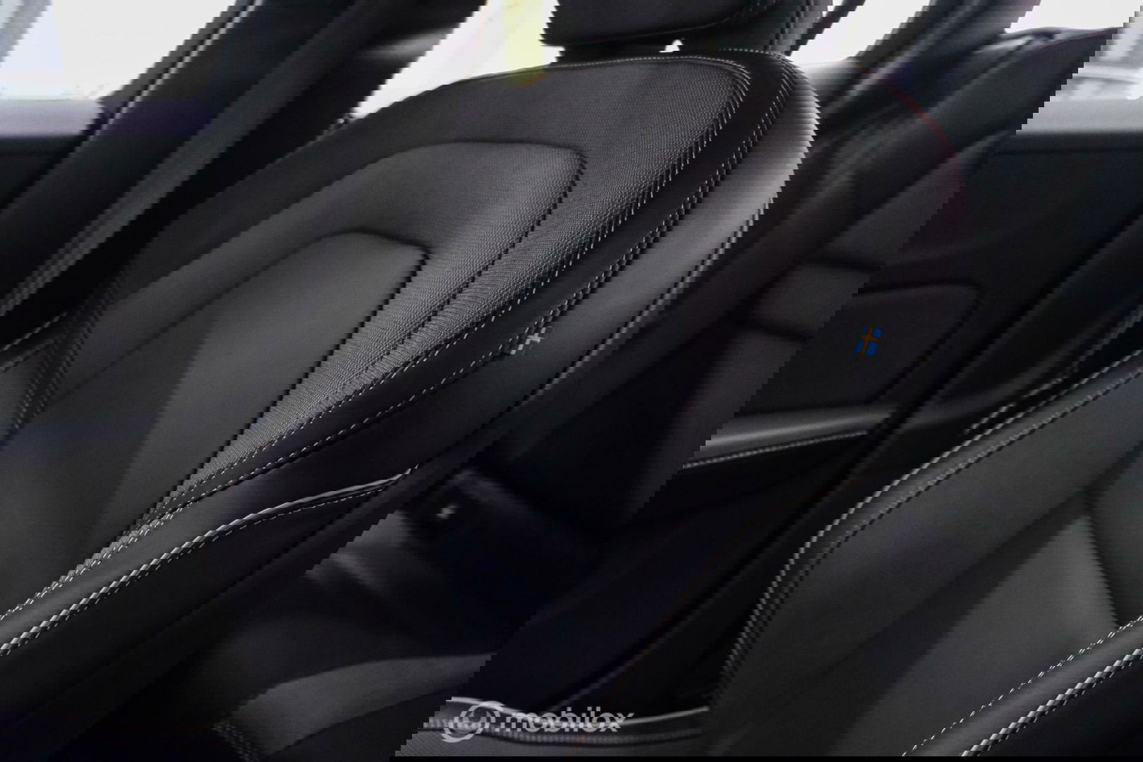 Volvo V60 2.0 T8 Recharge AWD R-Design | NL auto | DAB+ | CarPlay | Adaptive | Blis | Rijklaar |