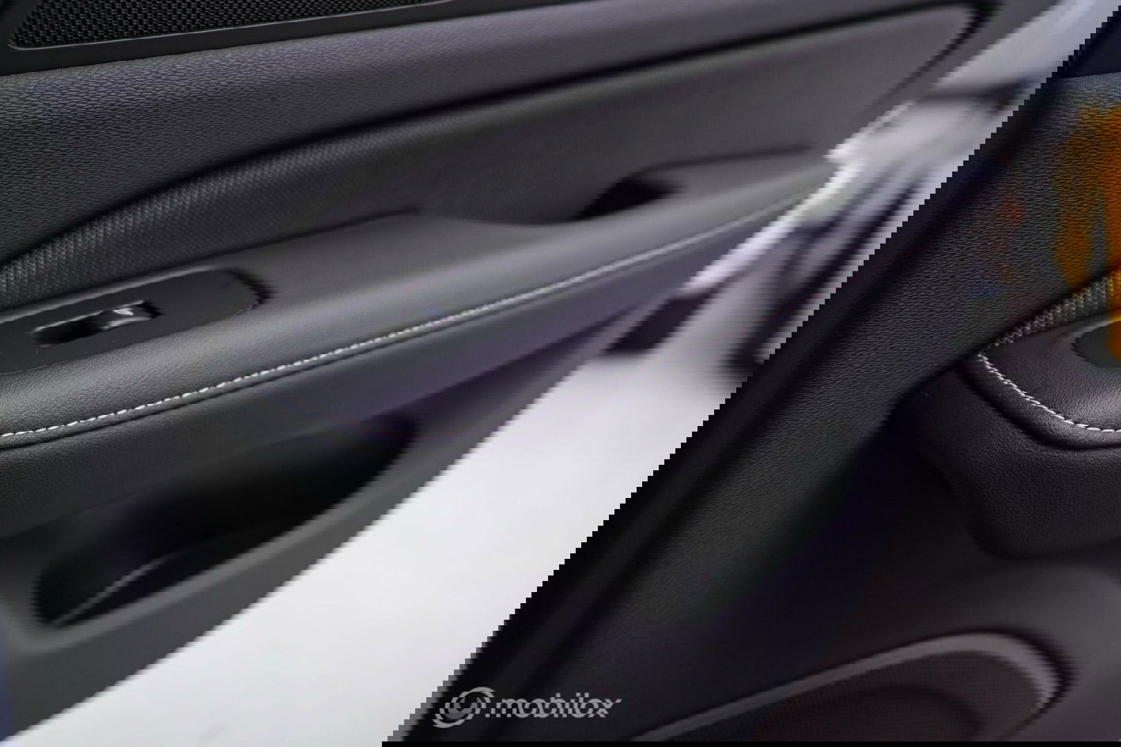 Volvo V60 2.0 T8 Recharge AWD R-Design | NL auto | DAB+ | CarPlay | Adaptive | Blis | Rijklaar |
