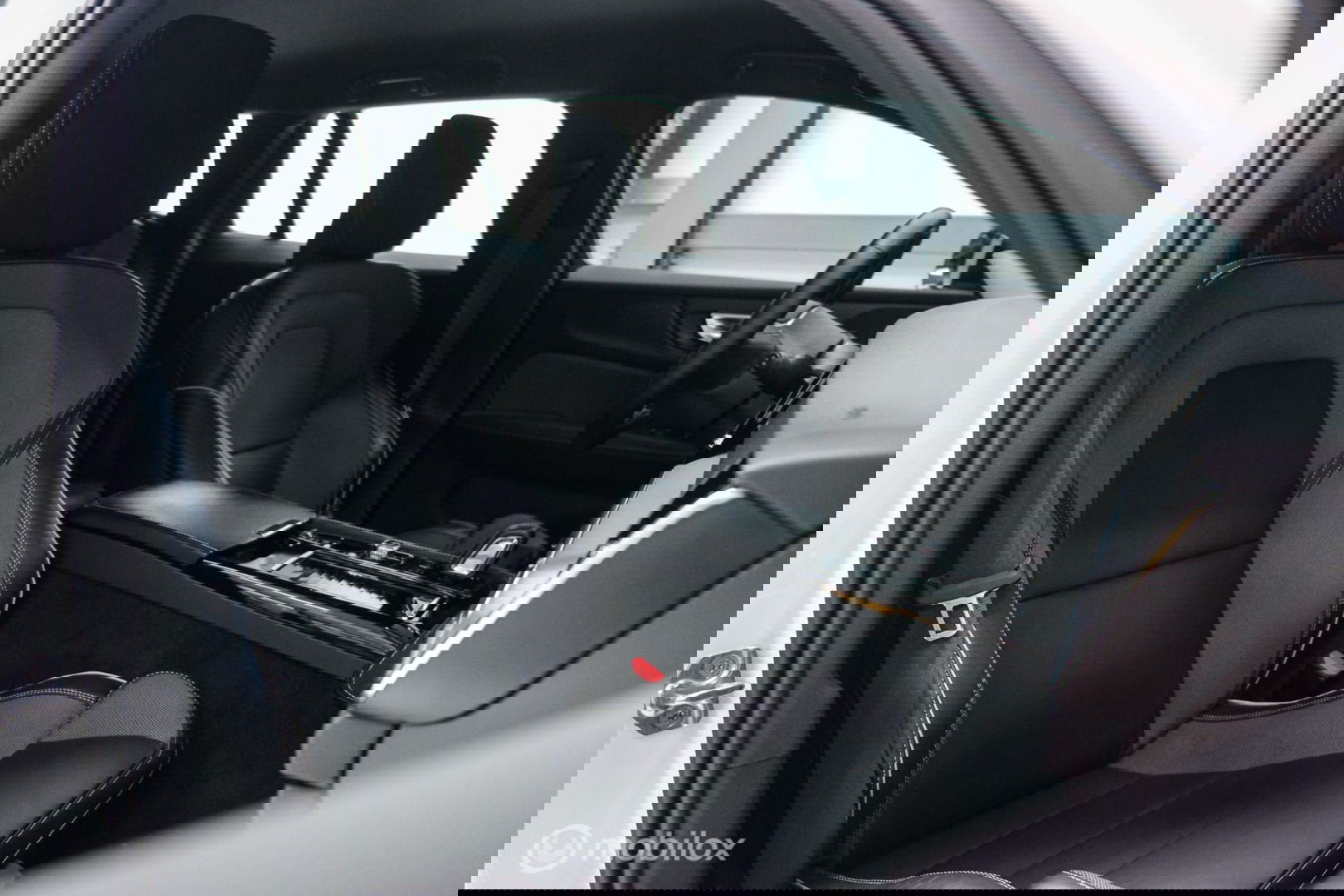 Volvo V60 2.0 T8 Recharge AWD R-Design | NL auto | DAB+ | CarPlay | Adaptive | Blis | Rijklaar |
