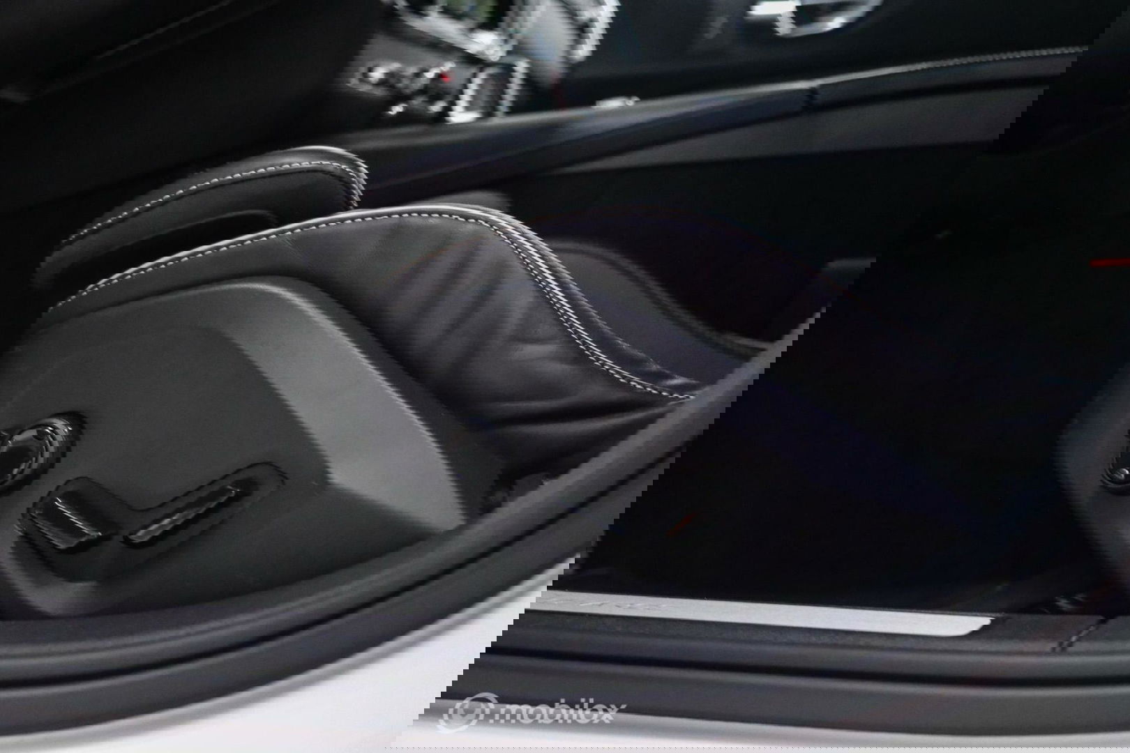 Volvo V60 2.0 T8 Recharge AWD R-Design | NL auto | DAB+ | CarPlay | Adaptive | Blis | Rijklaar |