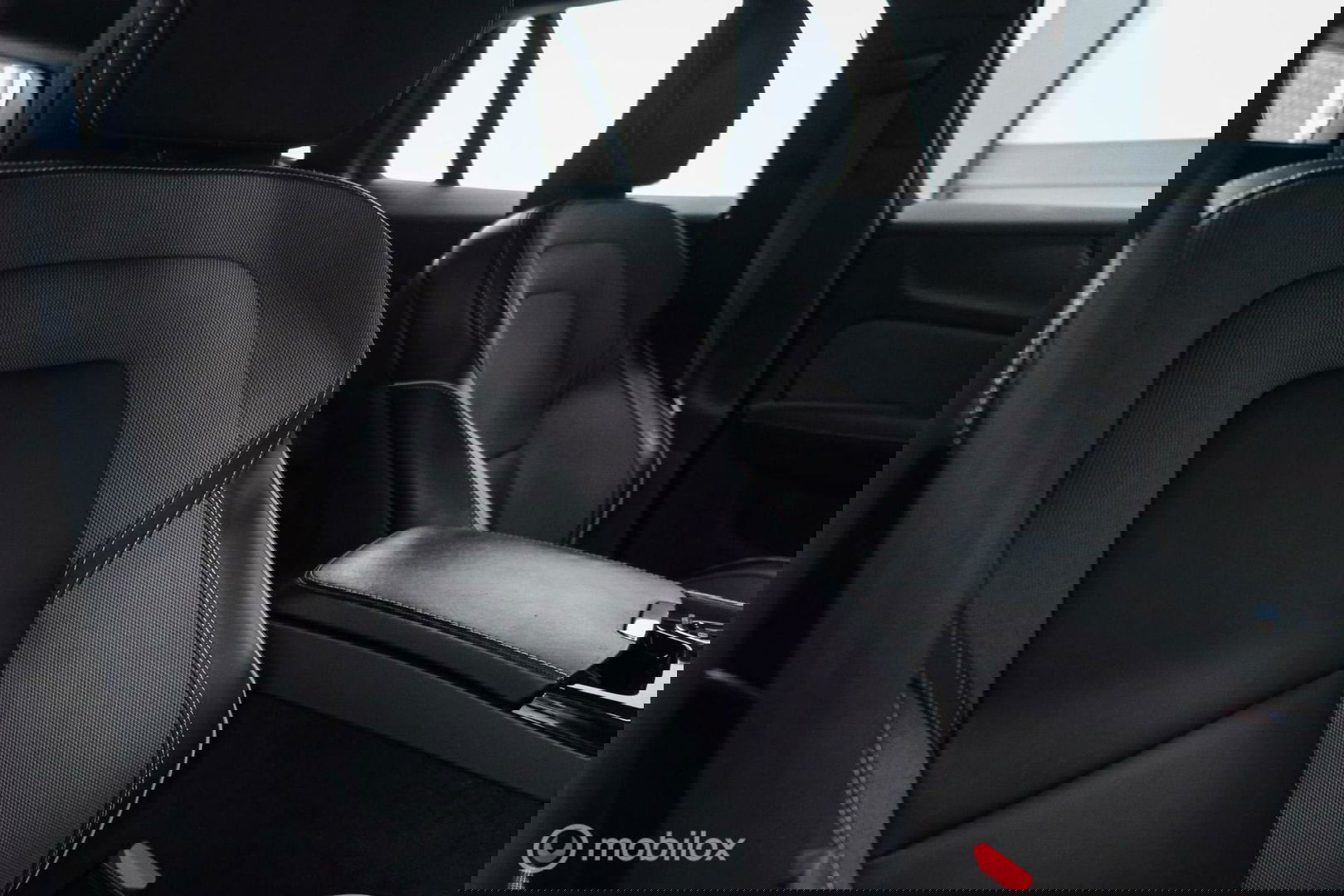 Volvo V60 2.0 T8 Recharge AWD R-Design | NL auto | DAB+ | CarPlay | Adaptive | Blis | Rijklaar |