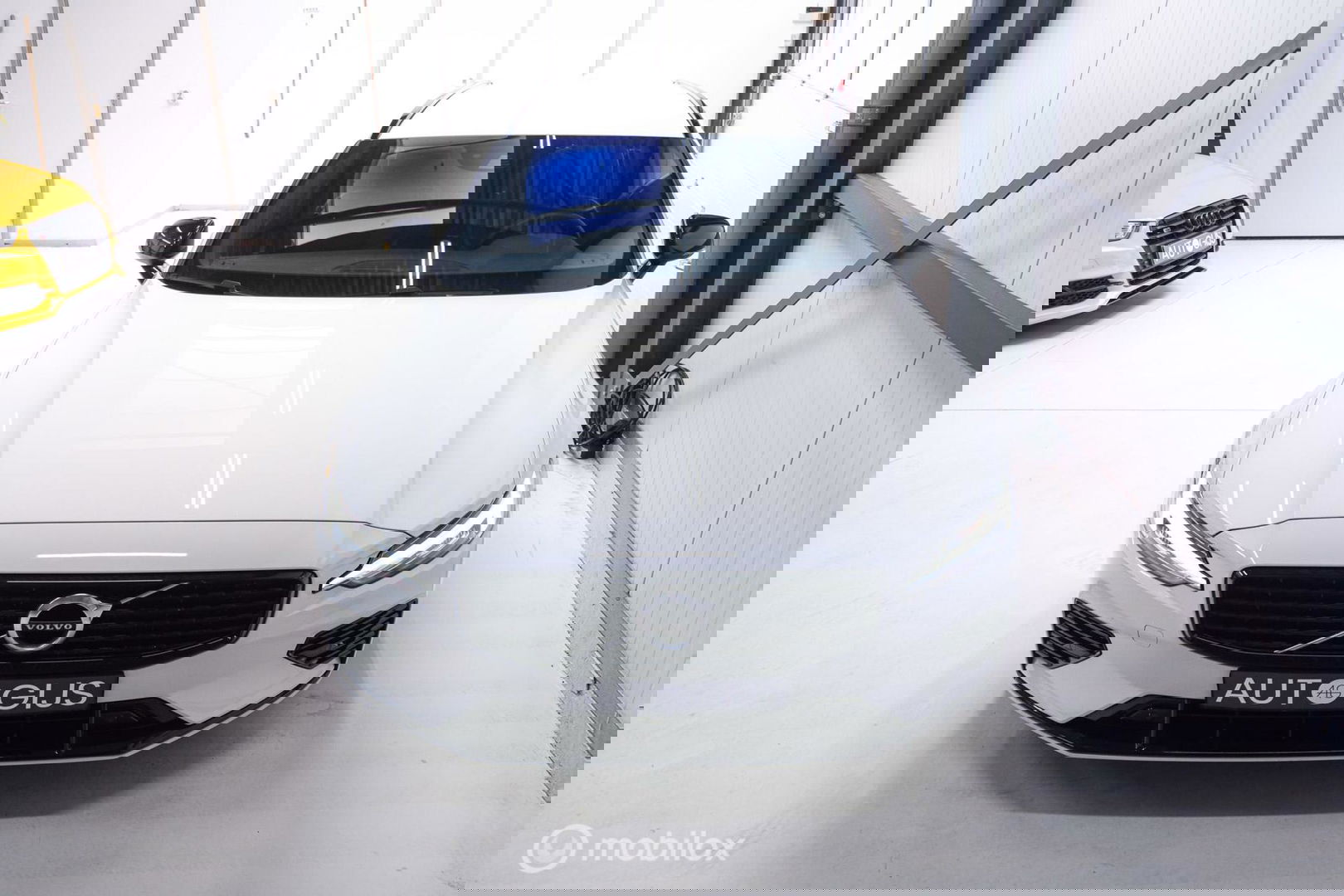 Volvo V60 2.0 T8 Recharge AWD R-Design | NL auto | DAB+ | CarPlay | Adaptive | Blis | Rijklaar |