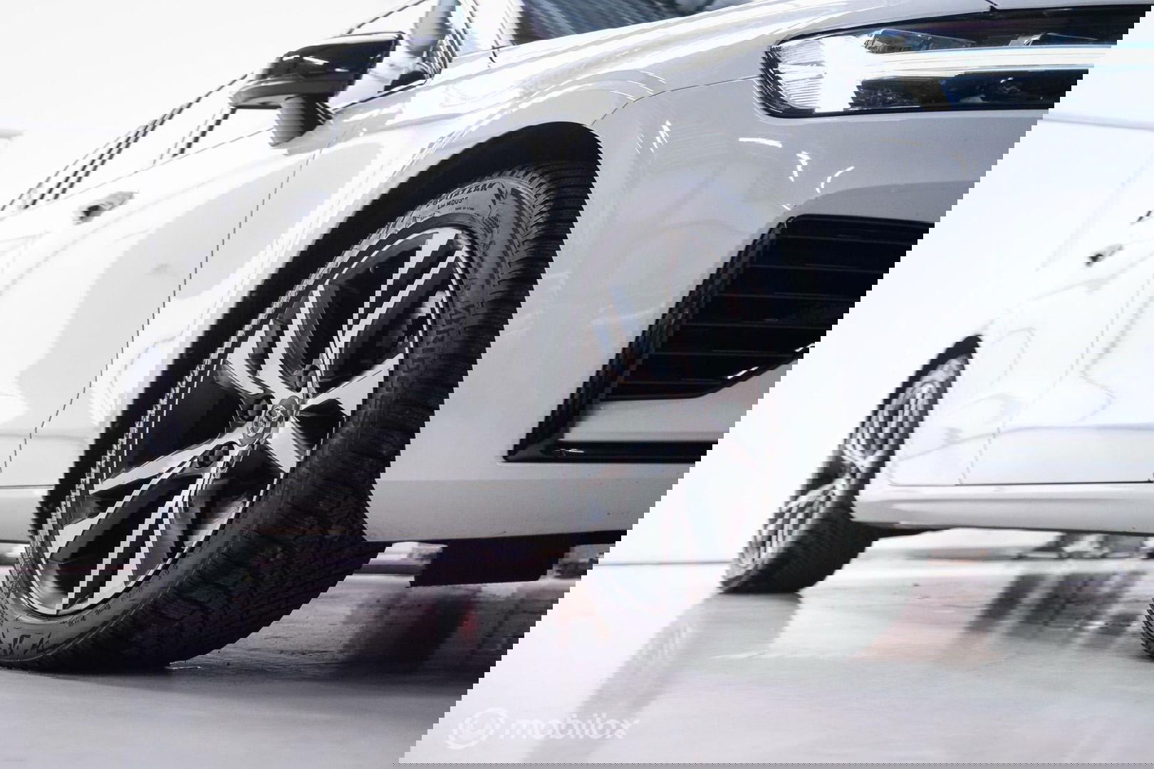 Volvo V60 2.0 T8 Recharge AWD R-Design | NL auto | DAB+ | CarPlay | Adaptive | Blis | Rijklaar |