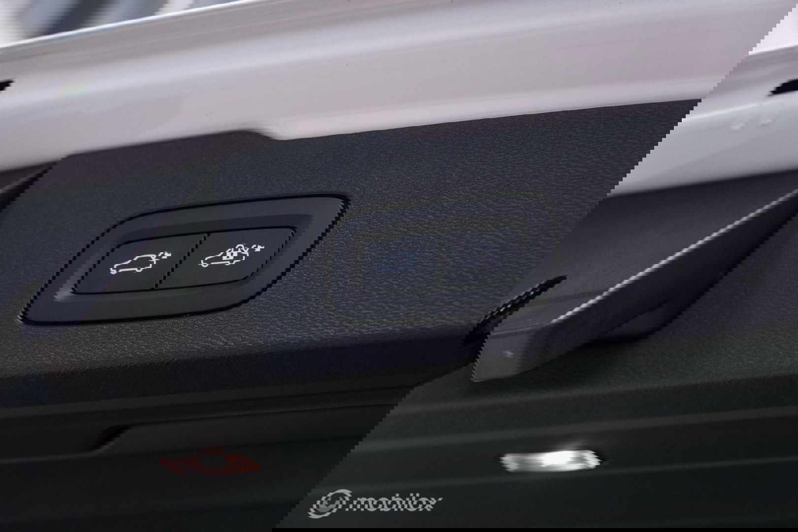 Volvo V60 2.0 T8 Recharge AWD R-Design | NL auto | DAB+ | CarPlay | Adaptive | Blis | Rijklaar |