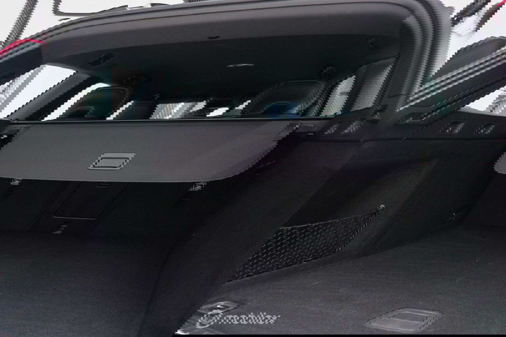 Volvo V60 2.0 T8 Recharge AWD R-Design | NL auto | DAB+ | CarPlay | Adaptive | Blis | Rijklaar |