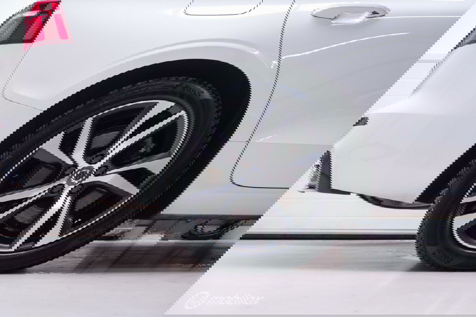 Volvo V60 2.0 T8 Recharge AWD R-Design | NL auto | DAB+ | CarPlay | Adaptive | Blis | Rijklaar |