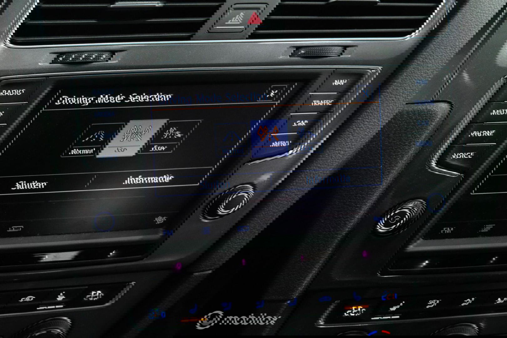 Volkswagen e-Golf | Adaptive | Stoelverwarming | PDC | Navigatie | Ambiance verlichting | LED |