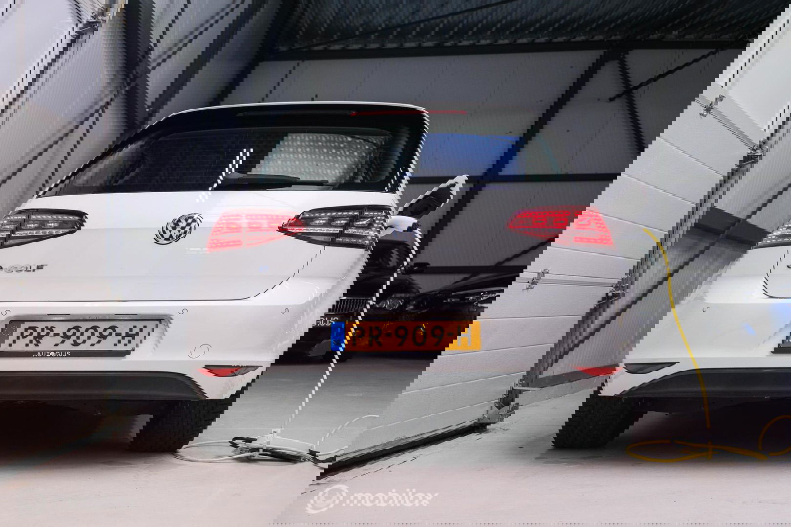 Volkswagen e-Golf | Adaptive | Stoelverwarming | PDC | Navigatie | Ambiance verlichting | LED |