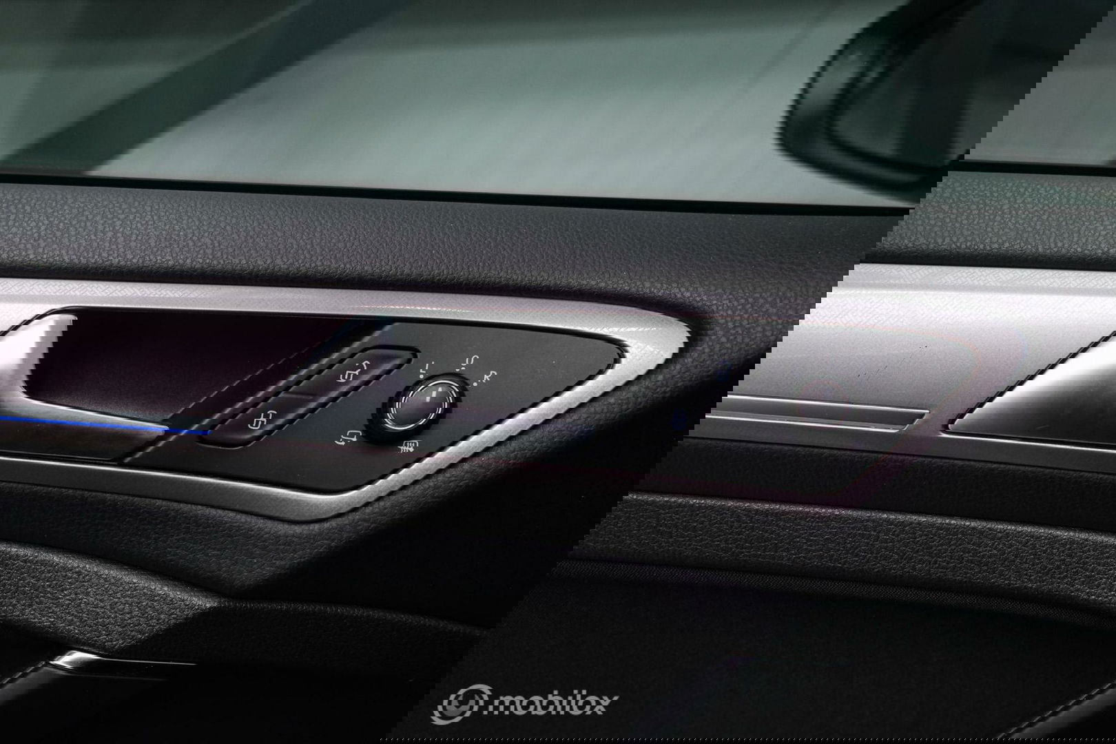 Volkswagen e-Golf | Adaptive | Stoelverwarming | PDC | Navigatie | Ambiance verlichting | LED |