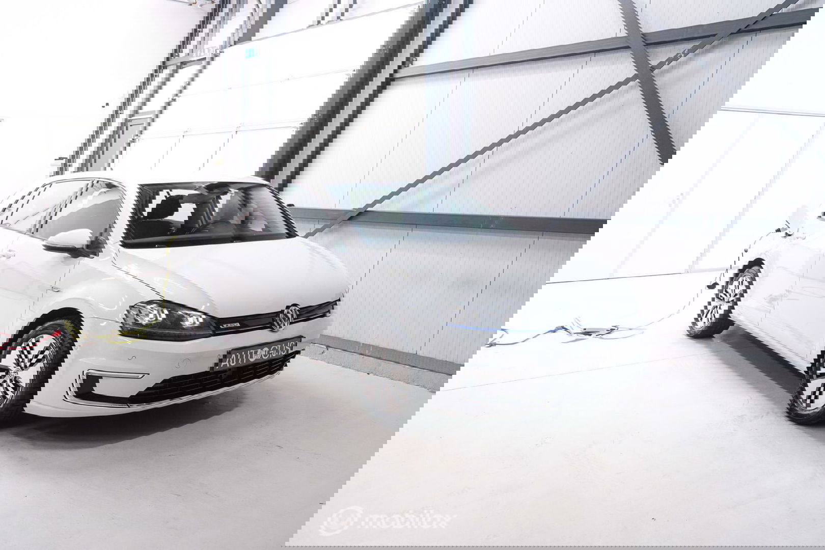 Volkswagen e-Golf | Adaptive | Stoelverwarming | PDC | Navigatie | Ambiance verlichting | LED |