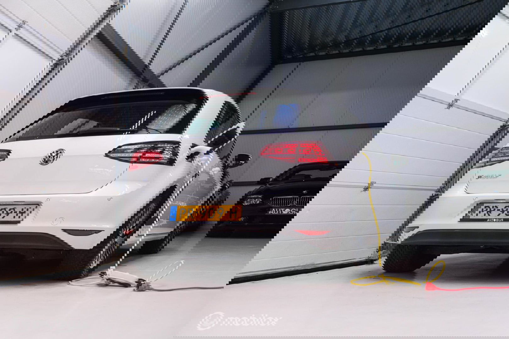 Volkswagen e-Golf | Adaptive | Stoelverwarming | PDC | Navigatie | Ambiance verlichting | LED |