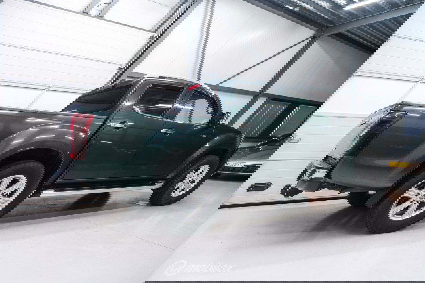 Isuzu D-max 1.9 Double Cab lang LS | 4x4 | Camera | Automaat | Zeer netjes | LED | Toyota Hilux |