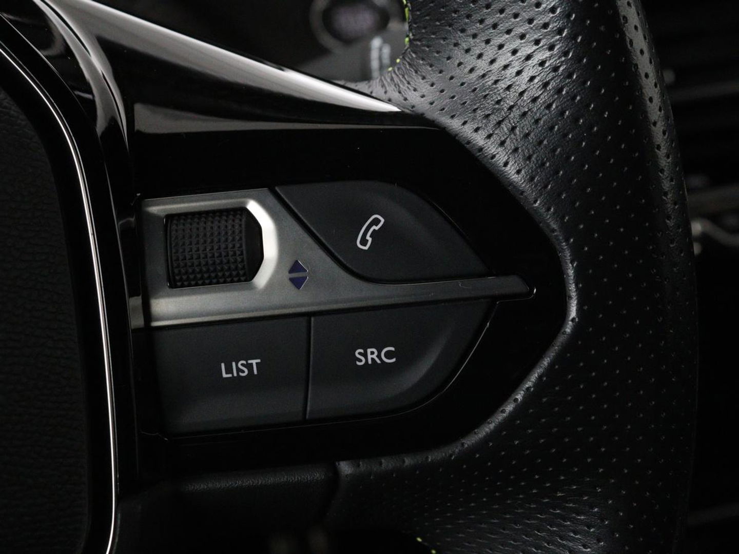 Peugeot 208 1.2 PureTech GT-Line | Panoramadak | Carplay | Afneembare trekhaak | Cruise control | Full LED | Navigatie | Camera | Sfeerverlichting