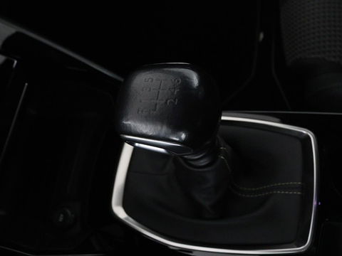 Peugeot 208 1.2 PureTech GT-Line | Panoramadak | Carplay | Afneembare trekhaak | Cruise control | Full LED | Navigatie | Camera | Sfeerverlichting