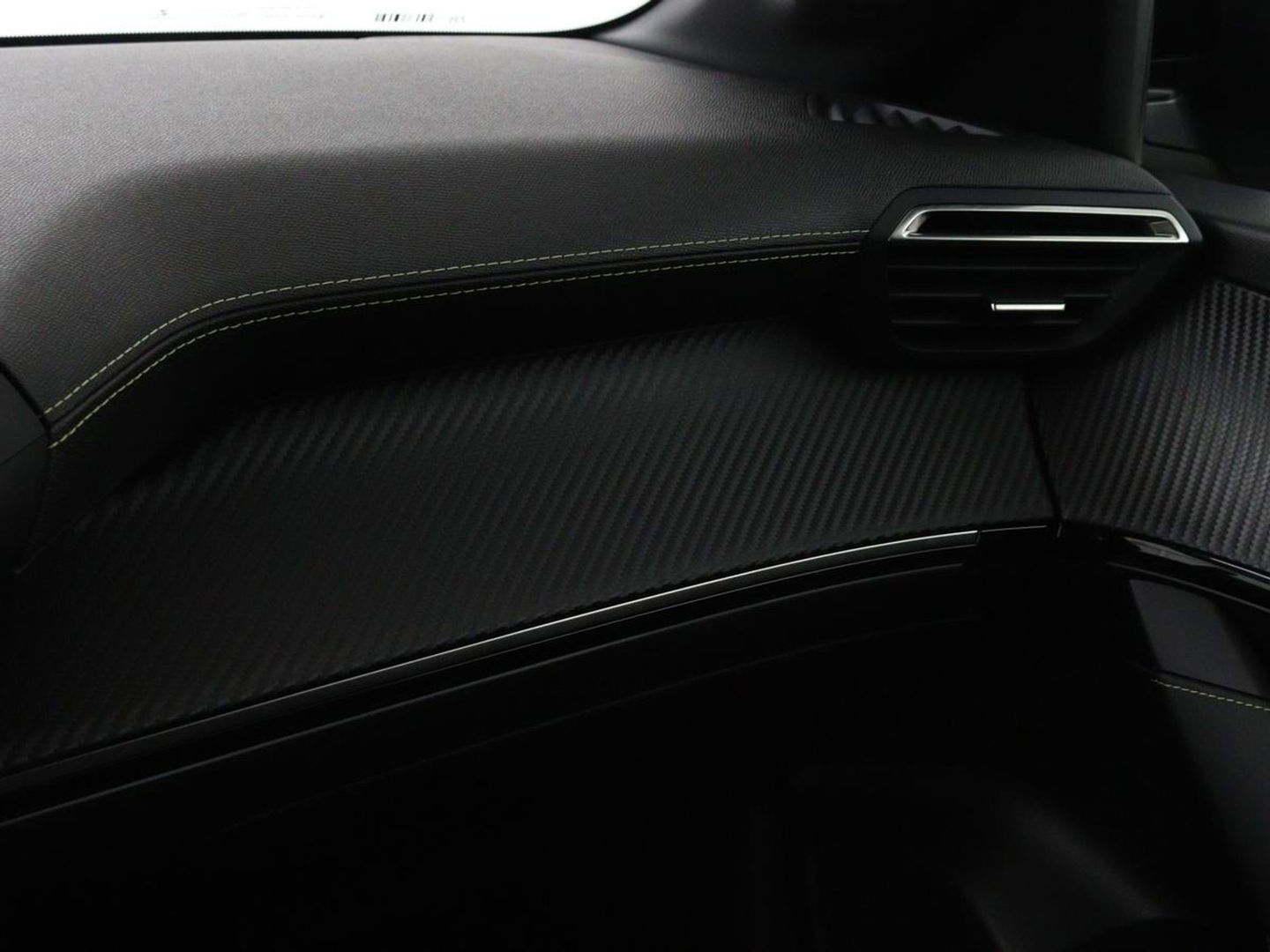 Peugeot 208 1.2 PureTech GT-Line | Panoramadak | Carplay | Afneembare trekhaak | Cruise control | Full LED | Navigatie | Camera | Sfeerverlichting
