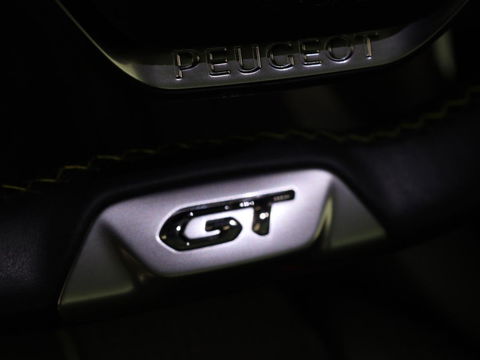 Peugeot 208 1.2 PureTech GT-Line | Panoramadak | Carplay | Afneembare trekhaak | Cruise control | Full LED | Navigatie | Camera | Sfeerverlichting