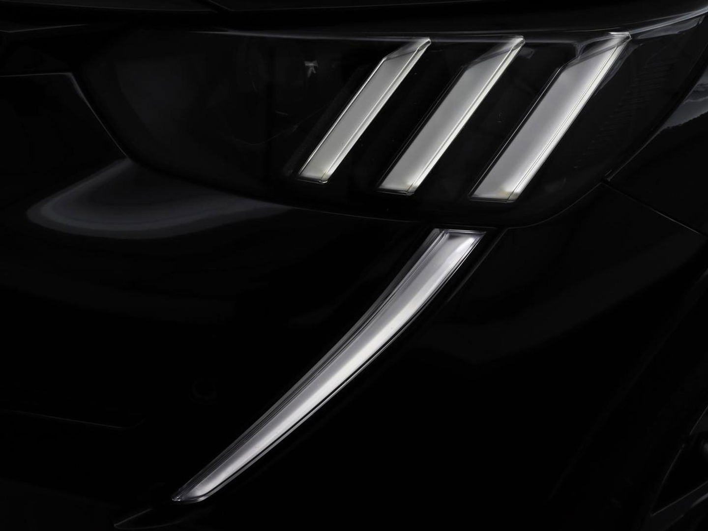 Peugeot 208 1.2 PureTech GT-Line | Panoramadak | Carplay | Afneembare trekhaak | Cruise control | Full LED | Navigatie | Camera | Sfeerverlichting