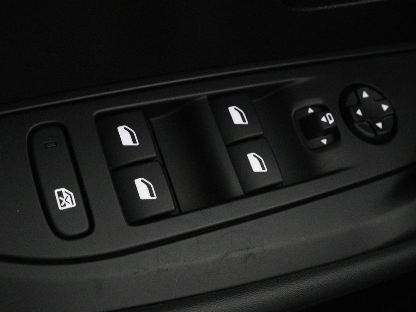 Peugeot 208 1.2 PureTech GT-Line | Panoramadak | Carplay | Afneembare trekhaak | Cruise control | Full LED | Navigatie | Camera | Sfeerverlichting