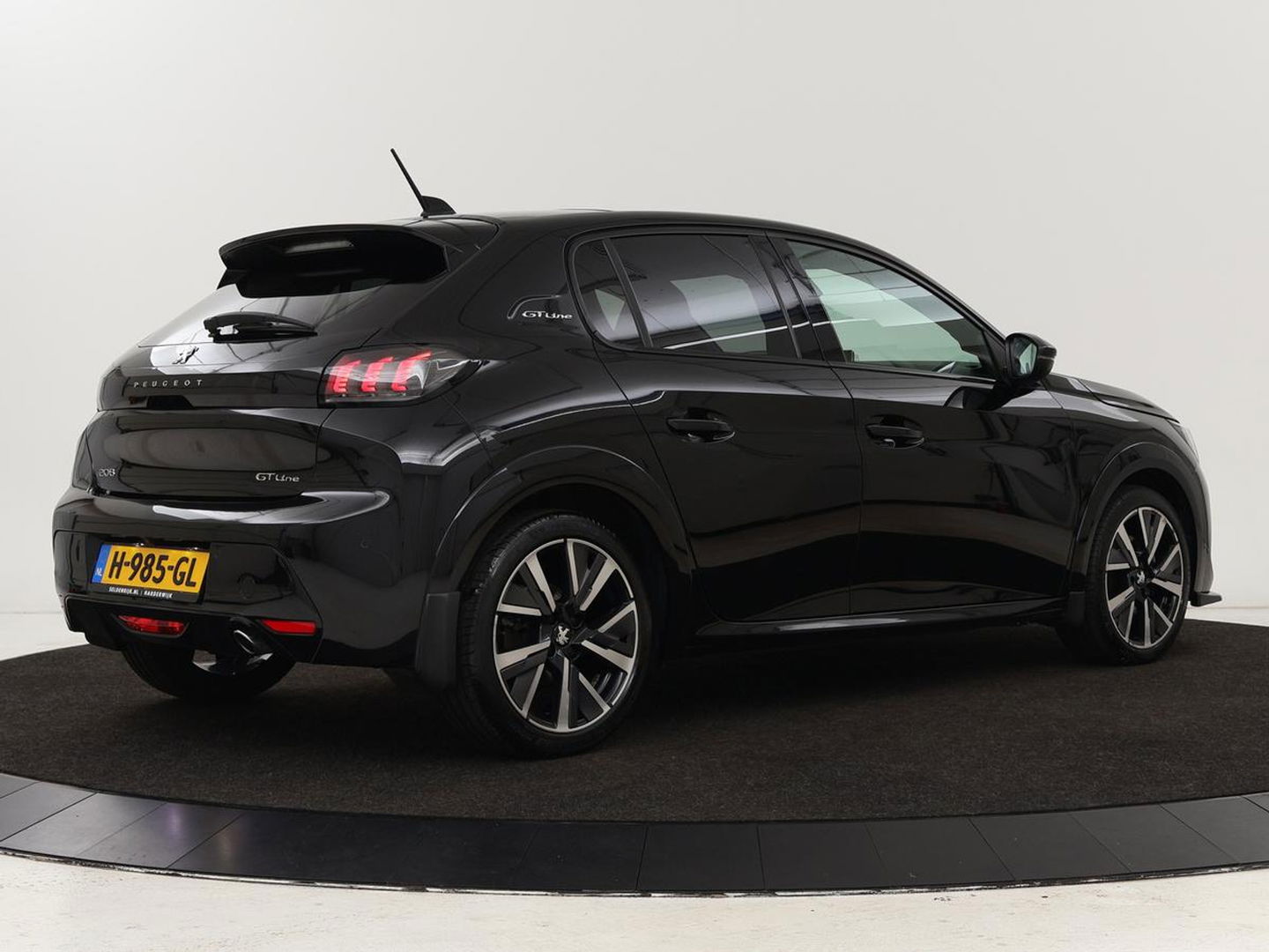 Peugeot 208 1.2 PureTech GT-Line | Panoramadak | Carplay | Afneembare trekhaak | Cruise control | Full LED | Navigatie | Camera | Sfeerverlichting
