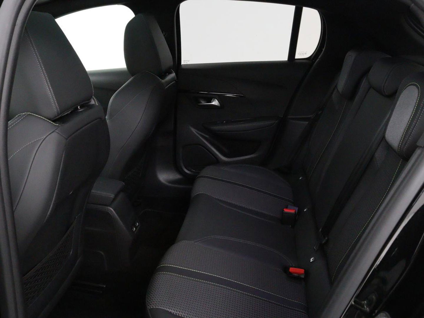 Peugeot 208 1.2 PureTech GT-Line | Panoramadak | Carplay | Afneembare trekhaak | Cruise control | Full LED | Navigatie | Camera | Sfeerverlichting