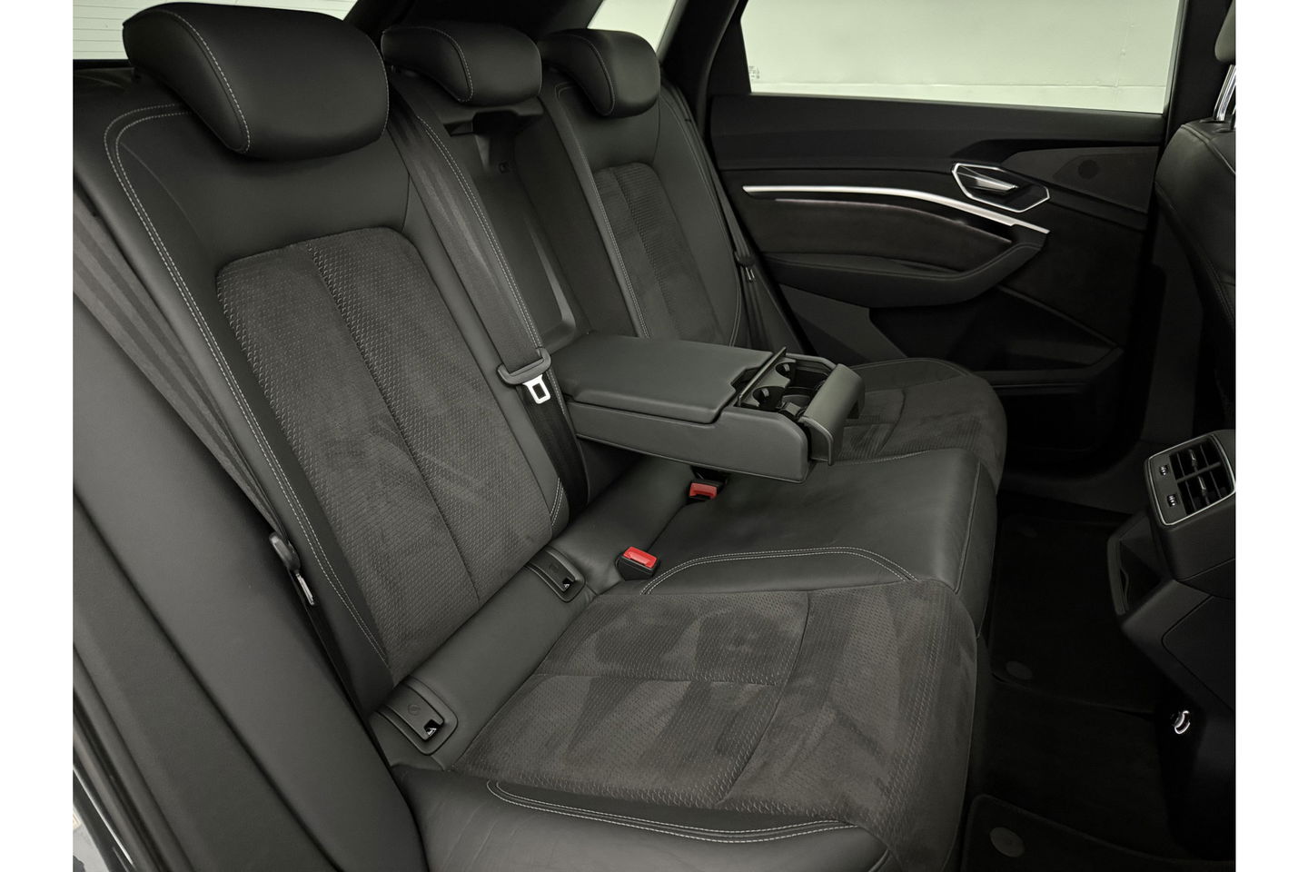 Audi e-tron 50 quattro Launch edition S-Line 71 kWh 313PK Pano Sfeer Memory Virtual Clima Cruise Carplay LED Navi PDC 20"LMV