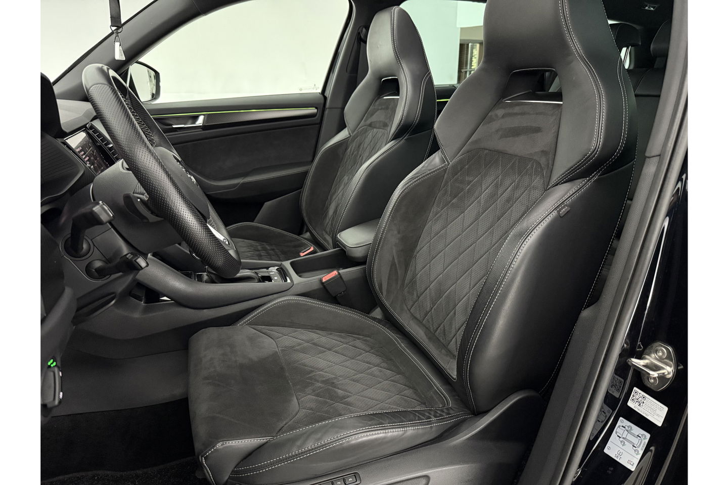 Škoda Kodiaq 1.5 TSI 150PK Sportline 7p Pano Sfeer Memory LED Navi Canton audio Clima Cruise Carplay Camera Virtual PDC Trekhaak 20"LMV