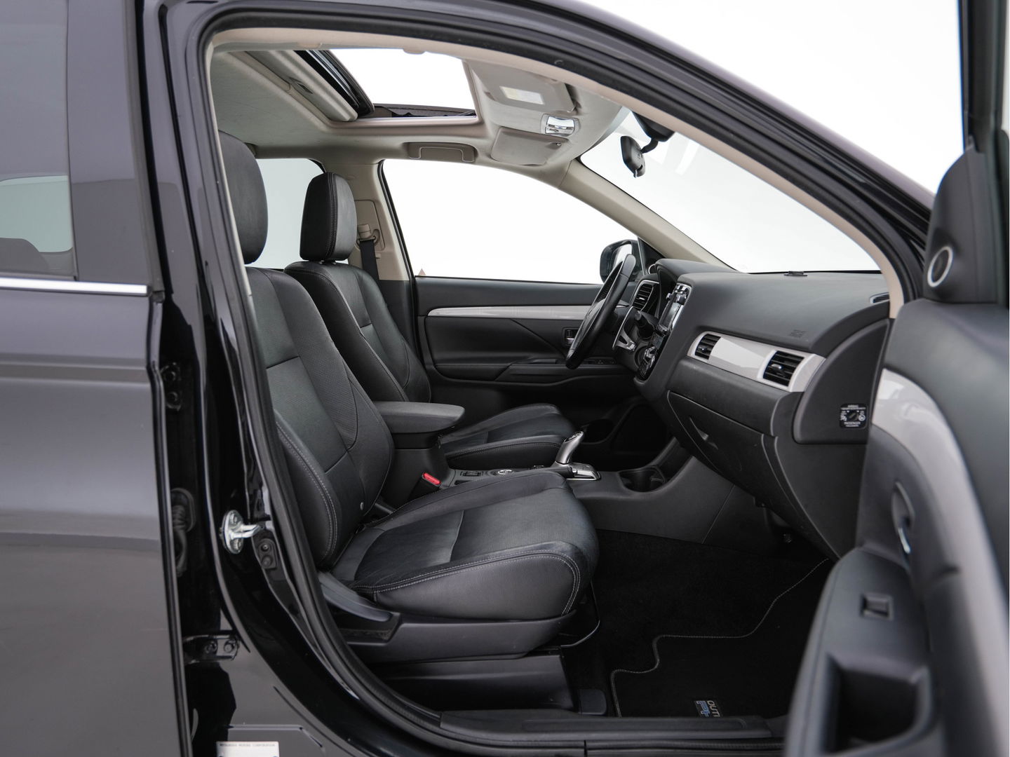 Mitsubishi Outlander 2.0 PHEV Instyle AWD Aut. *PANO | XENON | LUXURY-LEATHER | NAVI-FULLMAP | DAB+ | KEYLESS | CAMERA | HEATED-COMFORTSEATS | ROCKFORD-AUDIO | ECC | SHIFT-PADDLES | LANE-ASSIST | CRUISE | TOWBAR | 18"ALU*