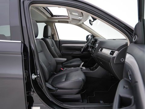 Mitsubishi Outlander 2.0 PHEV Instyle AWD Aut. *PANO | XENON | LUXURY-LEATHER | NAVI-FULLMAP | DAB+ | KEYLESS | CAMERA | HEATED-COMFORTSEATS | ROCKFORD-AUDIO | ECC | SHIFT-PADDLES | LANE-ASSIST | CRUISE | TOWBAR | 18"ALU*