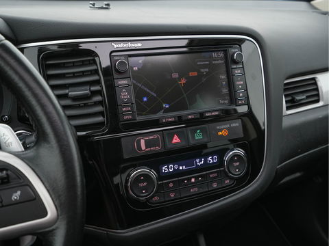 Mitsubishi Outlander 2.0 PHEV Instyle AWD Aut. *PANO | XENON | LUXURY-LEATHER | NAVI-FULLMAP | DAB+ | KEYLESS | CAMERA | HEATED-COMFORTSEATS | ROCKFORD-AUDIO | ECC | SHIFT-PADDLES | LANE-ASSIST | CRUISE | TOWBAR | 18"ALU*