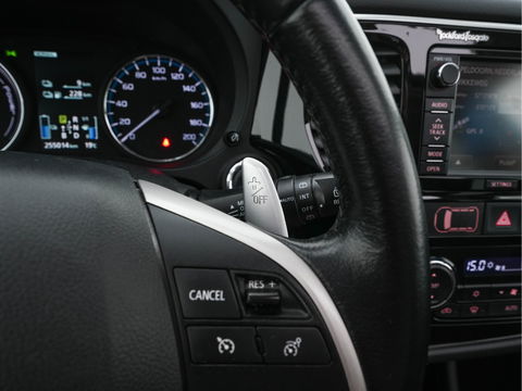 Mitsubishi Outlander 2.0 PHEV Instyle AWD Aut. *PANO | XENON | LUXURY-LEATHER | NAVI-FULLMAP | DAB+ | KEYLESS | CAMERA | HEATED-COMFORTSEATS | ROCKFORD-AUDIO | ECC | SHIFT-PADDLES | LANE-ASSIST | CRUISE | TOWBAR | 18"ALU*