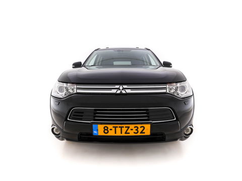 Mitsubishi Outlander 2.0 PHEV Instyle AWD Aut. *PANO | XENON | LUXURY-LEATHER | NAVI-FULLMAP | DAB+ | KEYLESS | CAMERA | HEATED-COMFORTSEATS | ROCKFORD-AUDIO | ECC | SHIFT-PADDLES | LANE-ASSIST | CRUISE | TOWBAR | 18"ALU*