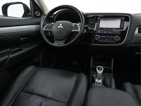 Mitsubishi Outlander 2.0 PHEV Instyle AWD Aut. *PANO | XENON | LUXURY-LEATHER | NAVI-FULLMAP | DAB+ | KEYLESS | CAMERA | HEATED-COMFORTSEATS | ROCKFORD-AUDIO | ECC | SHIFT-PADDLES | LANE-ASSIST | CRUISE | TOWBAR | 18"ALU*