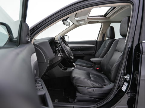 Mitsubishi Outlander 2.0 PHEV Instyle AWD Aut. *PANO | XENON | LUXURY-LEATHER | NAVI-FULLMAP | DAB+ | KEYLESS | CAMERA | HEATED-COMFORTSEATS | ROCKFORD-AUDIO | ECC | SHIFT-PADDLES | LANE-ASSIST | CRUISE | TOWBAR | 18"ALU*