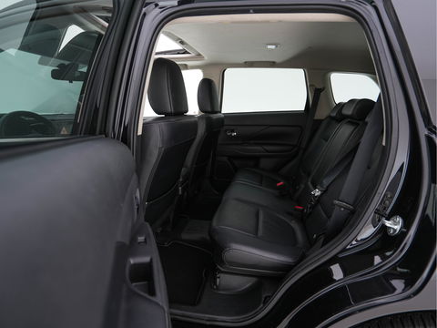 Mitsubishi Outlander 2.0 PHEV Instyle AWD Aut. *PANO | XENON | LUXURY-LEATHER | NAVI-FULLMAP | DAB+ | KEYLESS | CAMERA | HEATED-COMFORTSEATS | ROCKFORD-AUDIO | ECC | SHIFT-PADDLES | LANE-ASSIST | CRUISE | TOWBAR | 18"ALU*