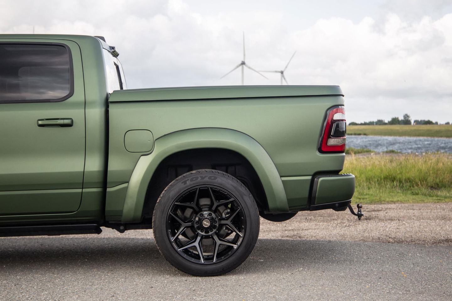 Dodge Ram Pick-Up 1500 5.7 V8 4x4 Crew Cab Limited BPM VRIJ / ALL IN PRIJS / PANO / KLEP / WIDE BODY / GARANTIE
