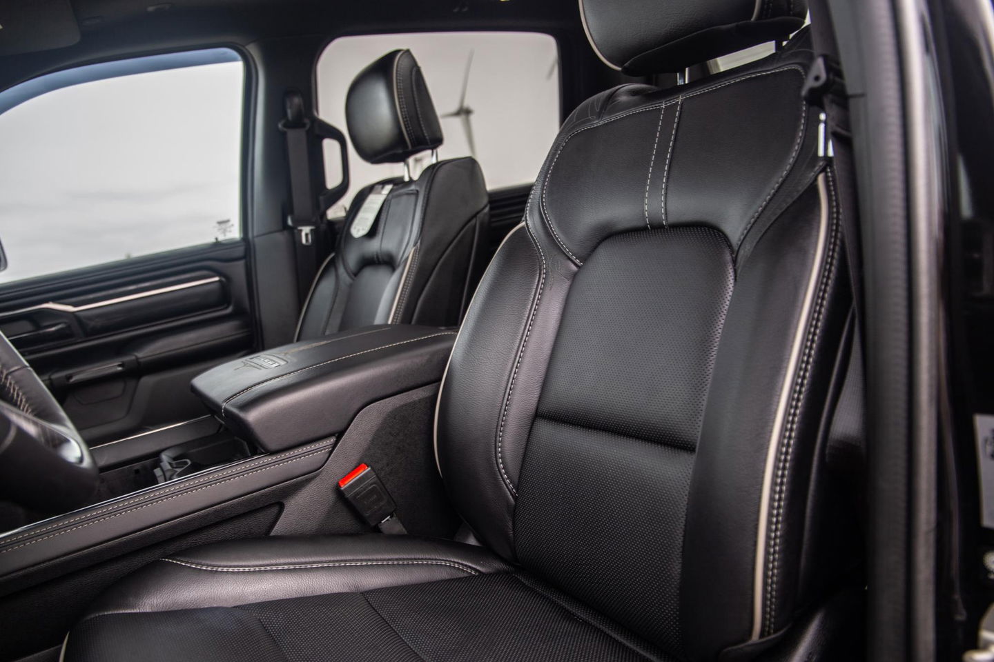Dodge Ram Pick-Up 1500 5.7 V8 4x4 Crew Cab Limited BPM VRIJ / ALL IN PRIJS / PANO / KLEP / WIDE BODY / GARANTIE
