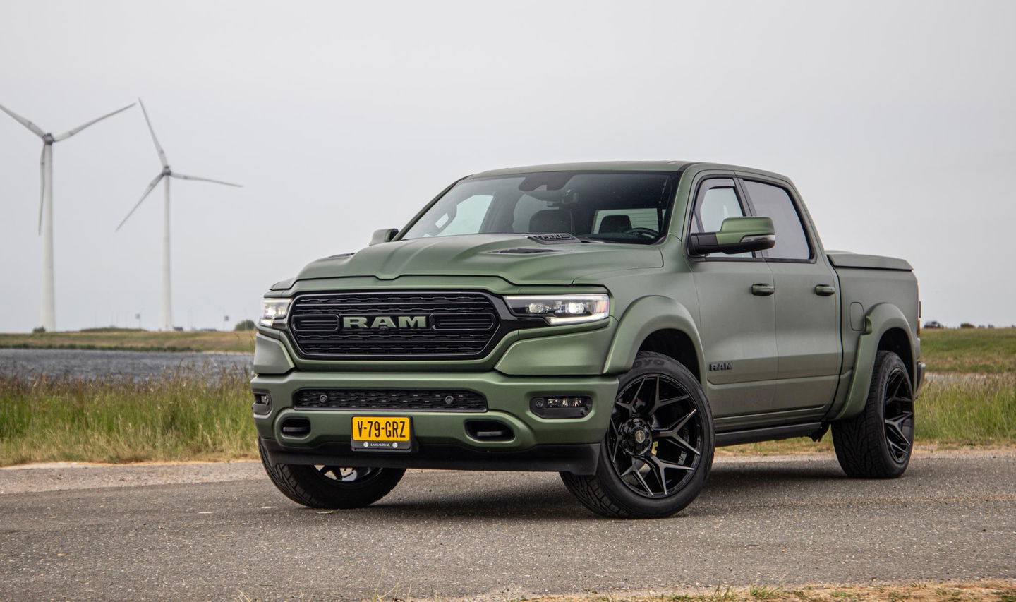 Dodge Ram Pick-Up 1500 5.7 V8 4x4 Crew Cab Limited BPM VRIJ / ALL IN PRIJS / PANO / KLEP / WIDE BODY / GARANTIE