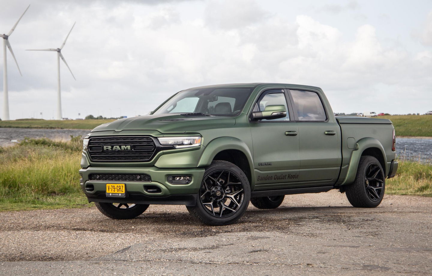 Dodge Ram Pick-Up 1500 5.7 V8 4x4 Crew Cab Limited BPM VRIJ / ALL IN PRIJS / PANO / KLEP / WIDE BODY / GARANTIE