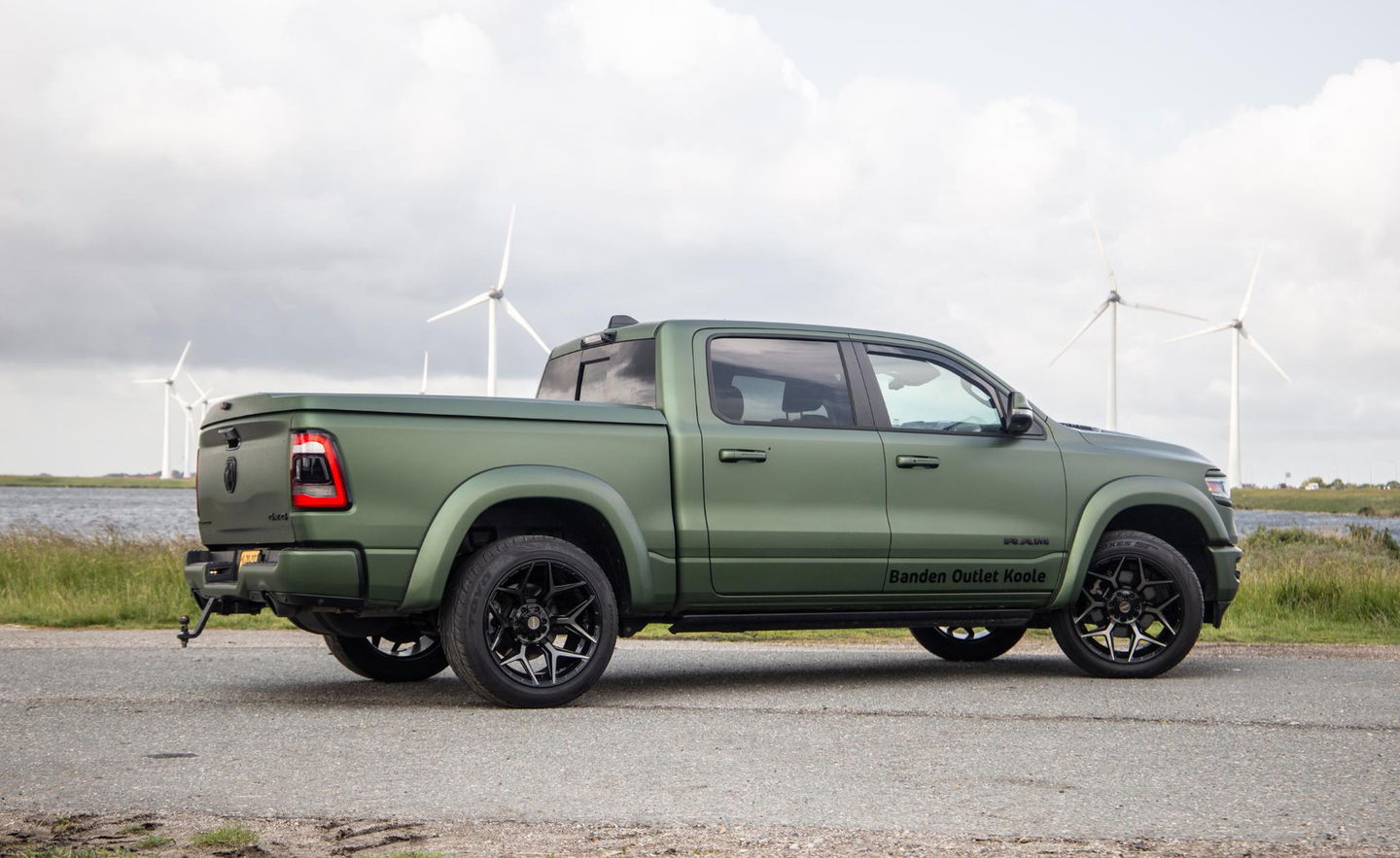 Dodge Ram Pick-Up 1500 5.7 V8 4x4 Crew Cab Limited BPM VRIJ / ALL IN PRIJS / PANO / KLEP / WIDE BODY / GARANTIE