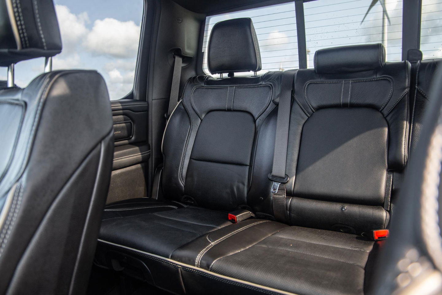 Dodge Ram Pick-Up 1500 5.7 V8 4x4 Crew Cab Limited BPM VRIJ / ALL IN PRIJS / PANO / KLEP / WIDE BODY / GARANTIE