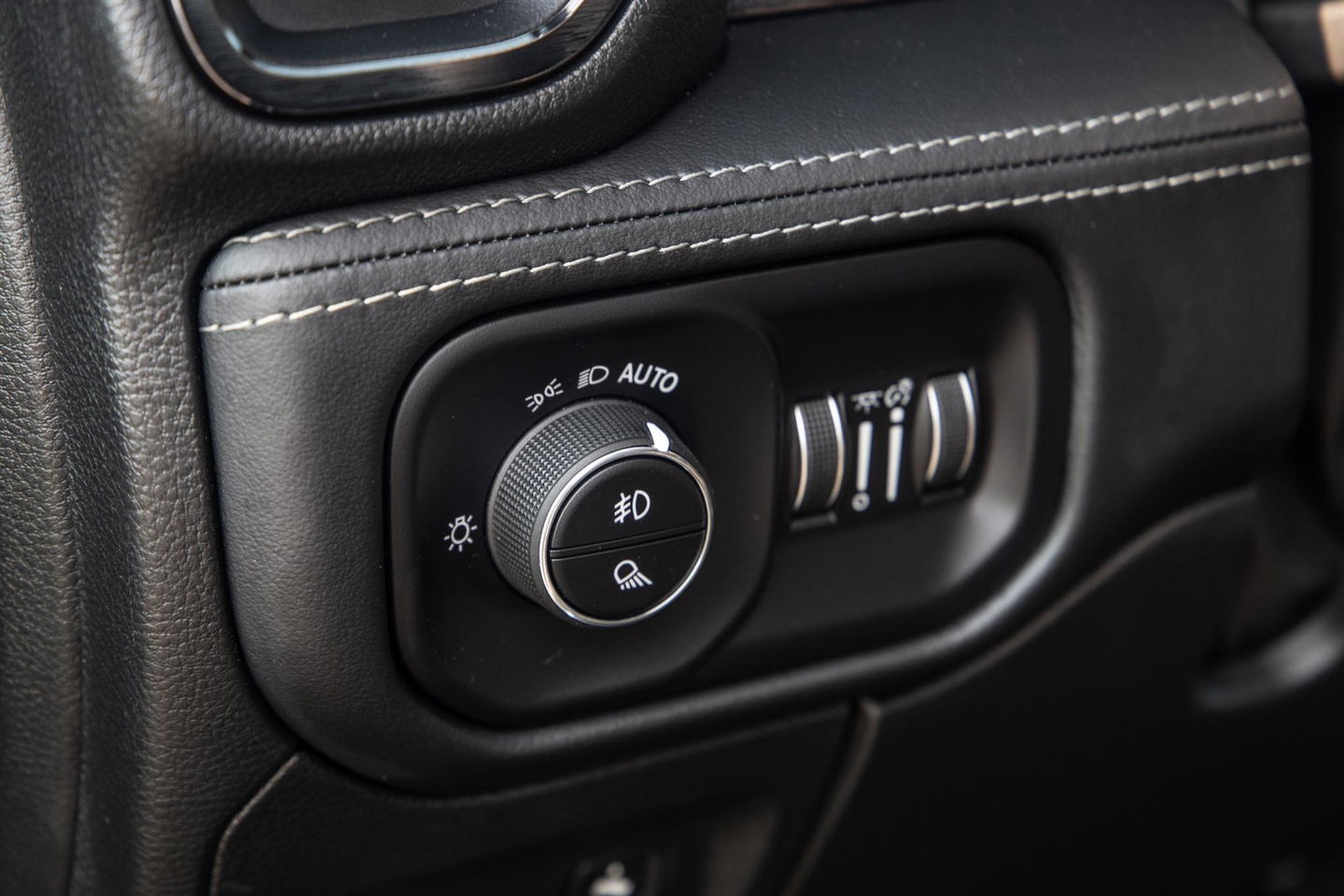 Dodge Ram Pick-Up 1500 5.7 V8 4x4 Crew Cab Limited BPM VRIJ / ALL IN PRIJS / PANO / KLEP / WIDE BODY / GARANTIE