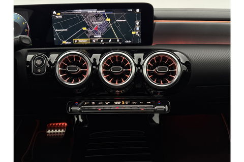Mercedes-Benz A-Klasse 180 AMG Pano Sfeer LED Virtual Clima Cruise Camera Carplay Navi PDC 19"LMV