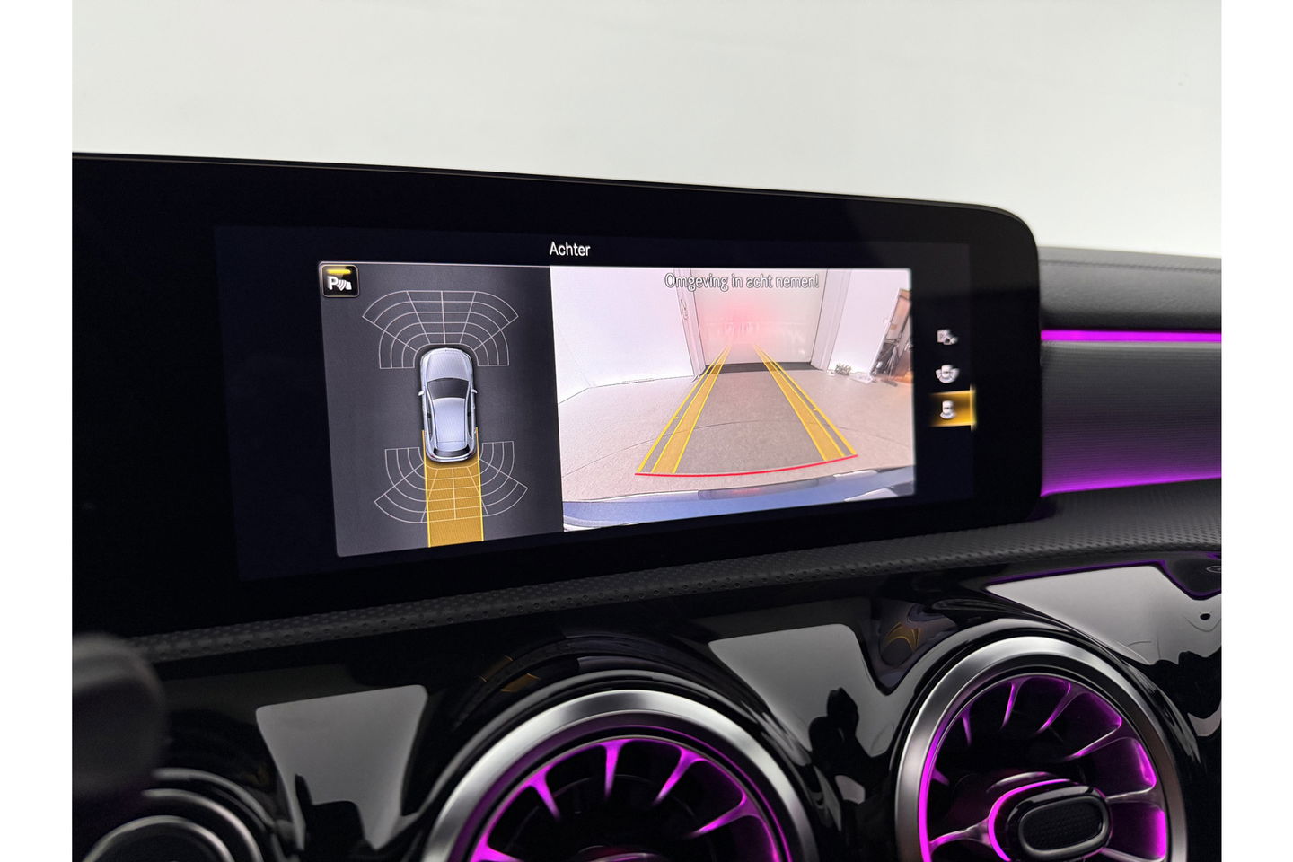 Mercedes-Benz A-Klasse 180 AMG Pano Sfeer LED Virtual Clima Cruise Camera Carplay Navi PDC 19"LMV