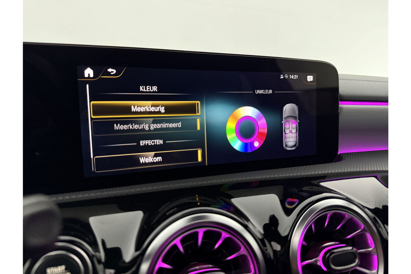 Mercedes-Benz A-Klasse 180 AMG Pano Sfeer LED Virtual Clima Cruise Camera Carplay Navi PDC 19"LMV