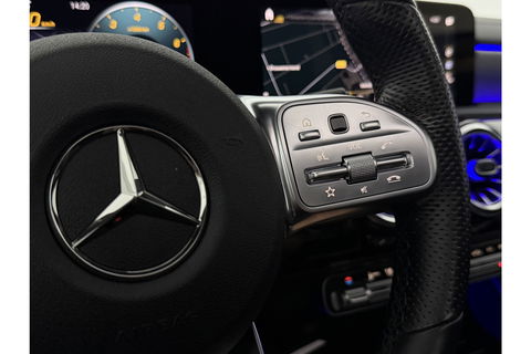 Mercedes-Benz A-Klasse 180 AMG Pano Sfeer LED Virtual Clima Cruise Camera Carplay Navi PDC 19"LMV