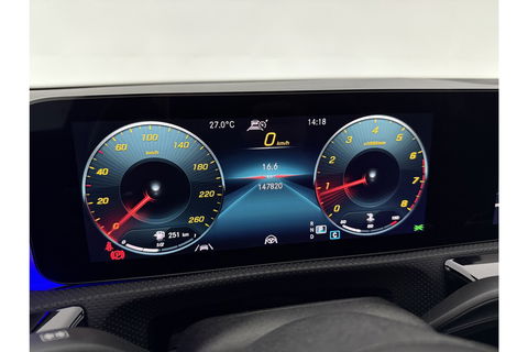 Mercedes-Benz A-Klasse 180 AMG Pano Sfeer LED Virtual Clima Cruise Camera Carplay Navi PDC 19"LMV