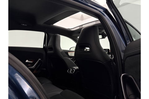 Mercedes-Benz A-Klasse 180 AMG Pano Sfeer LED Virtual Clima Cruise Camera Carplay Navi PDC 19"LMV