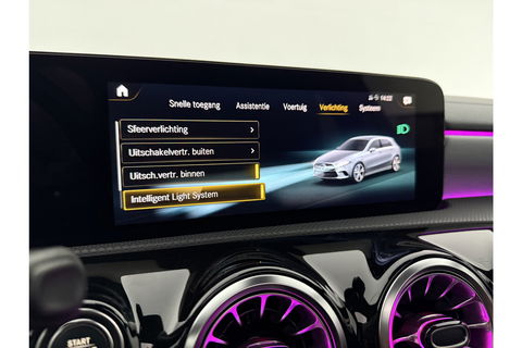 Mercedes-Benz A-Klasse 180 AMG Pano Sfeer LED Virtual Clima Cruise Camera Carplay Navi PDC 19"LMV